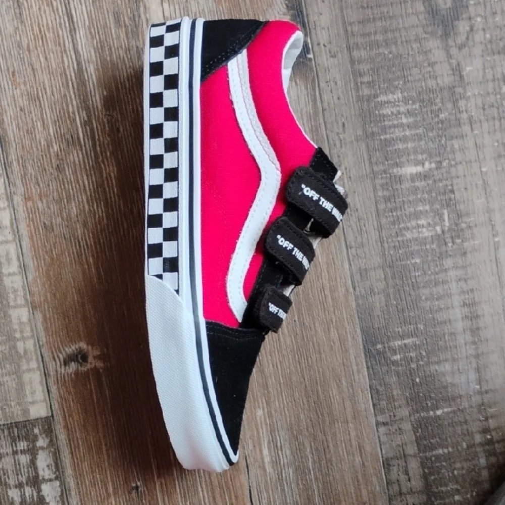 Unisex Vans' Black and Red Checkered Sneakers, Skateboard, Velcro Straps